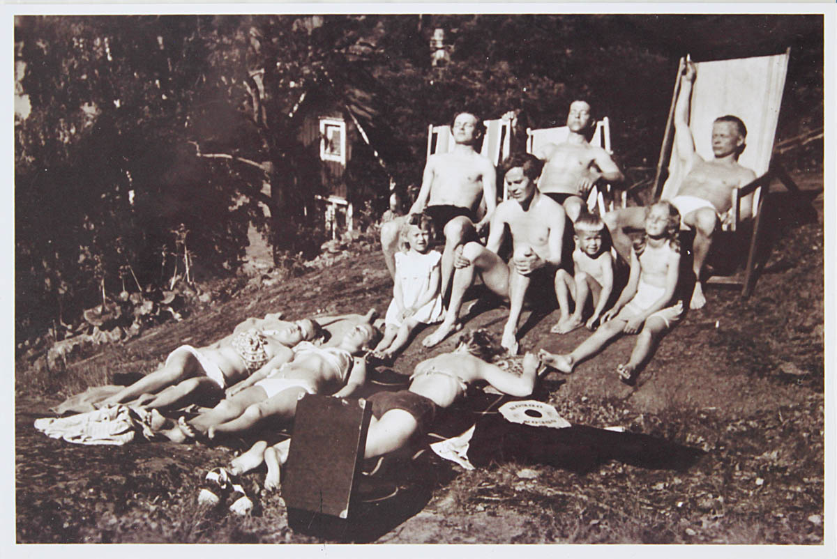Leivon nuoria vieraineen 1947